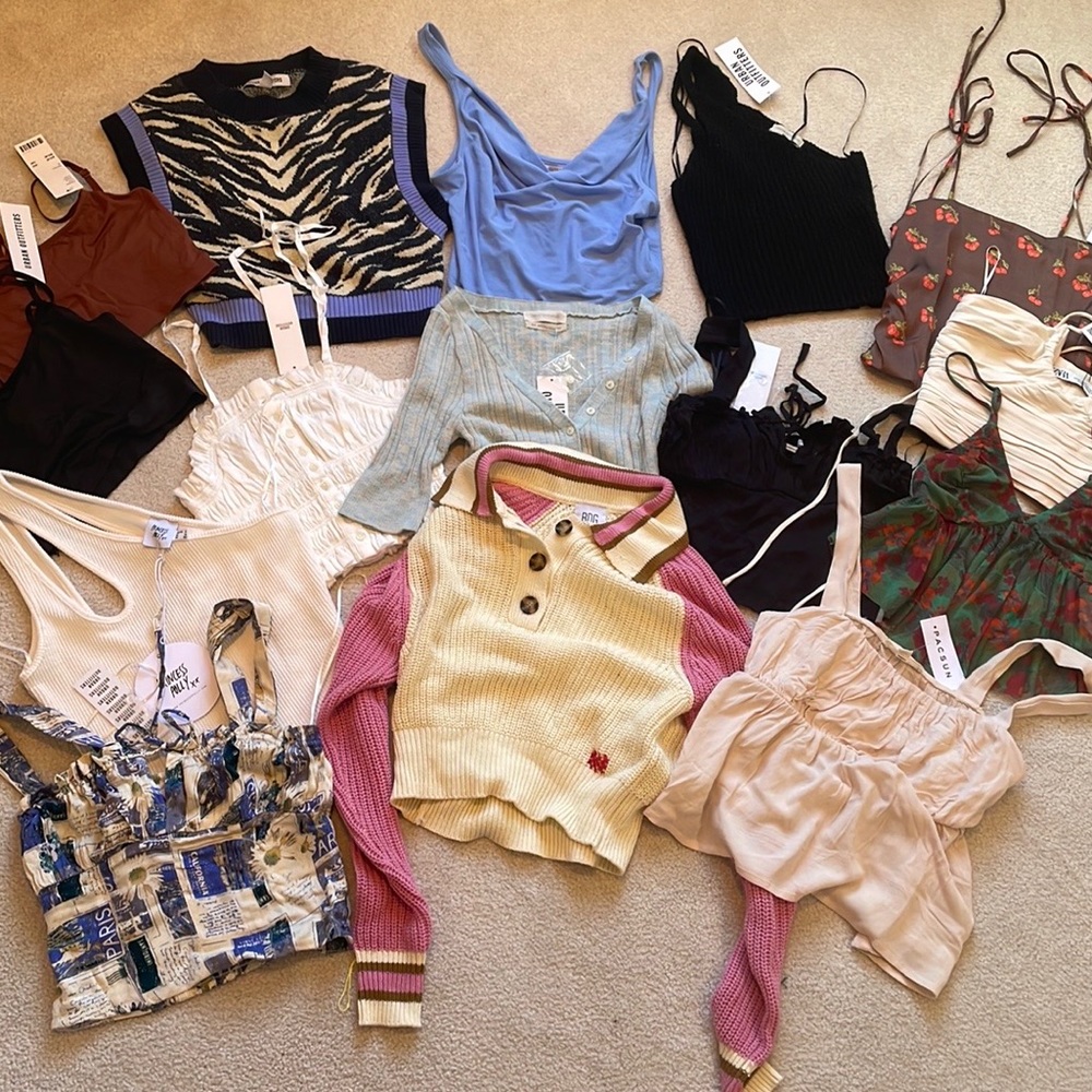 Trendy clothing mystery bundle - Picture 2 of 2